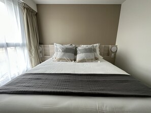 Soundproofing, free WiFi, bed sheets - Hôtel AKENA Chauray Niort (Chauray)