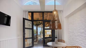 Suite Deluxe, alberca privada, vista al mar | 1 habitación, ropa de cama de alta calidad y minibar