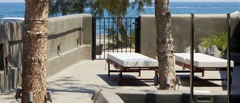 Suíte luxo, piscina particular, vista para o mar | 1 quarto, roupas de cama premium, frigobar, cofres nos quartos