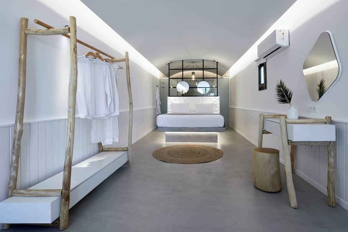 Avramiea Suite, Private Heated Pool | 1 bedroom, premium bedding, minibar, in-room safe
