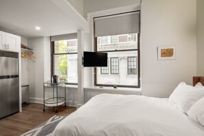 1 غرفة نوم ومكتب ومكواة/لوح كي وسرير سفر