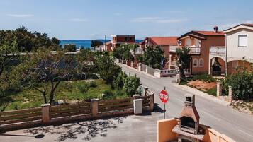 Căn hộ (Two Bedroom Apartment with Terrace an) | Khu BBQ/picnic