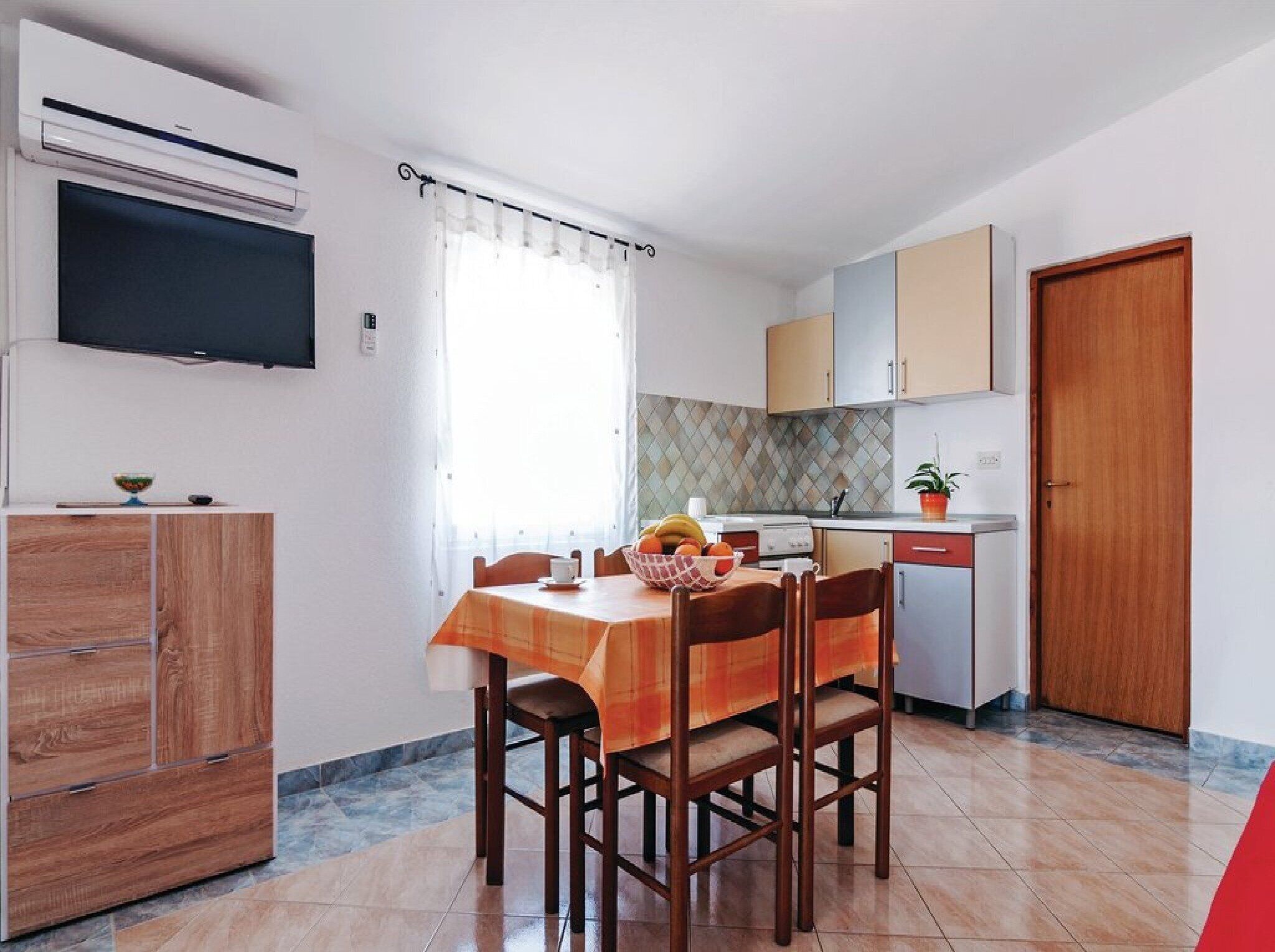 Apartment (One Bedroom Apartment with Balcony) | Esszimmer