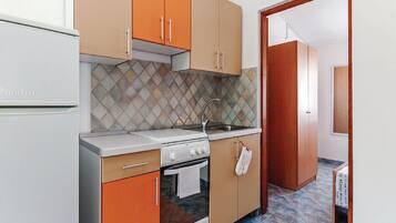 Căn hộ (One Bedroom Apartment with Terrace an) | Bếp riêng | Tủ lạnh