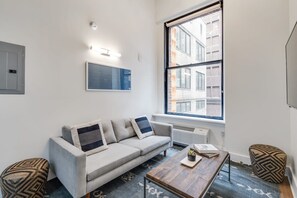 TV, offices - Sosuite | 1BR Loft w Shared W/D, Gym, Lounge (Philadelphia)