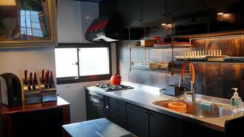 Fridge, microwave, stovetop, cookware/dishes/utensils