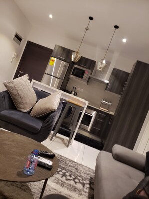 Computer monitors - EBS LEGENDSTwo bedroom duplex (Accra)