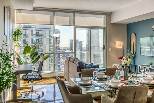 Stylish Condo with Balcony in Downtown Calgary