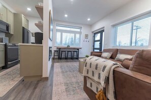 テレビ、暖炉、Netflix、Hulu