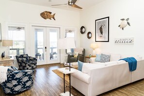 TV - Book for the Holidays! Low-Speed Vehicle! Private and Community Pool! (Port St. Joe)