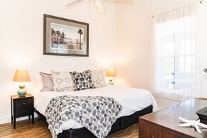 4 bedrooms, free WiFi, bed sheets - Low-Speed Vehicle! Private and Community Pool! (Port St. Joe)