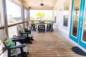 Outdoor dining - Book for the Holidays! Low-Speed Vehicle! Private and Community Pool! (Port St. Joe)