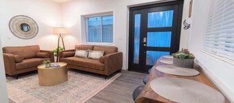 Modern Mountain View Suite • Walk to Downtown Eats