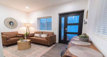 Modern Mountain View Suite • Walk to Downtown Eats