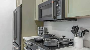 Coffee/tea maker, fridge, microwave, oven