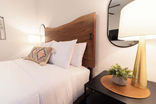Modern Mountain View Suite • Walk to Downtown Eats