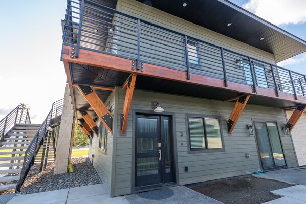 Exterior - Suite 03 Downtown Palmer (Palmer)