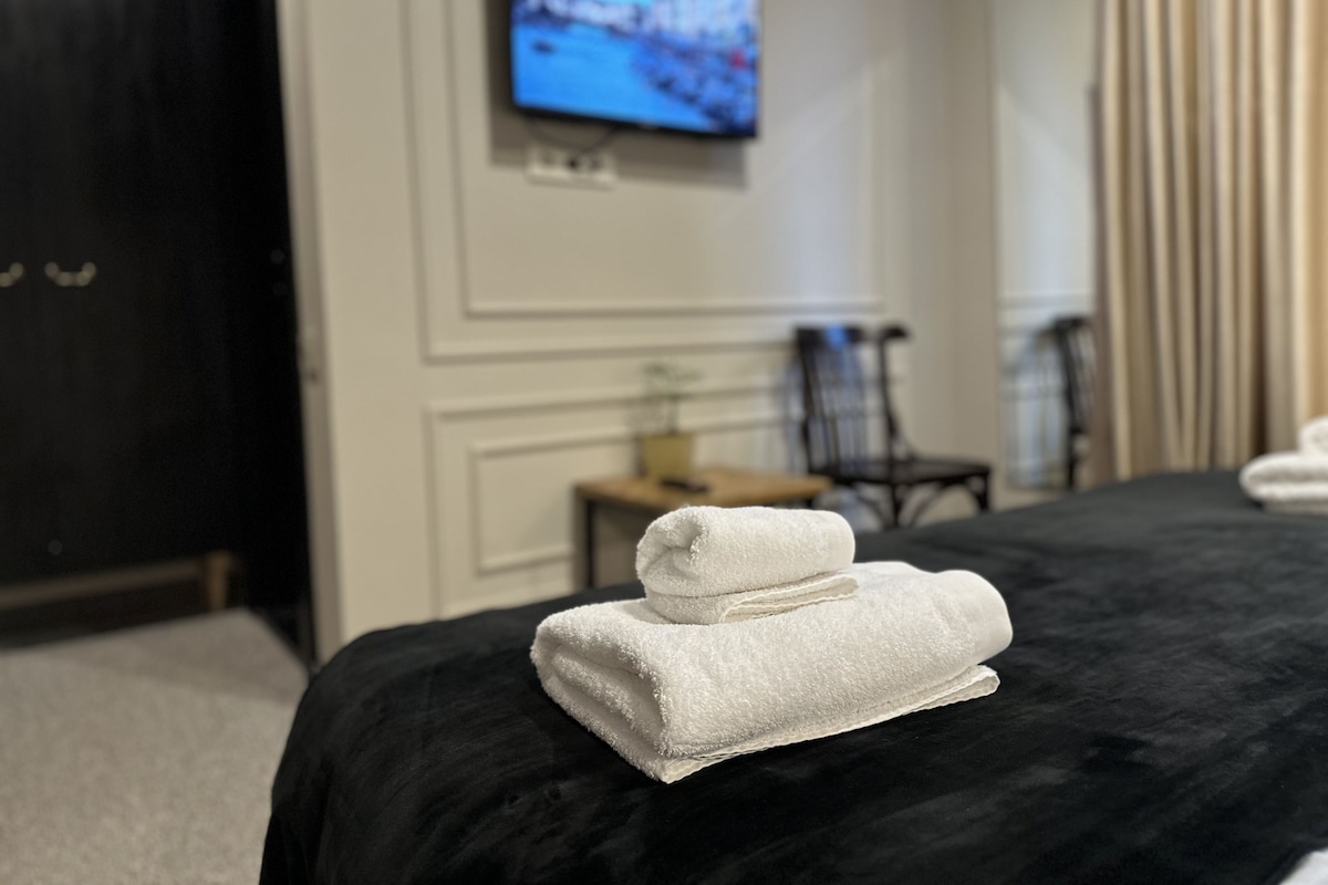 Egyptian cotton sheets, premium bedding, memory foam beds, minibar