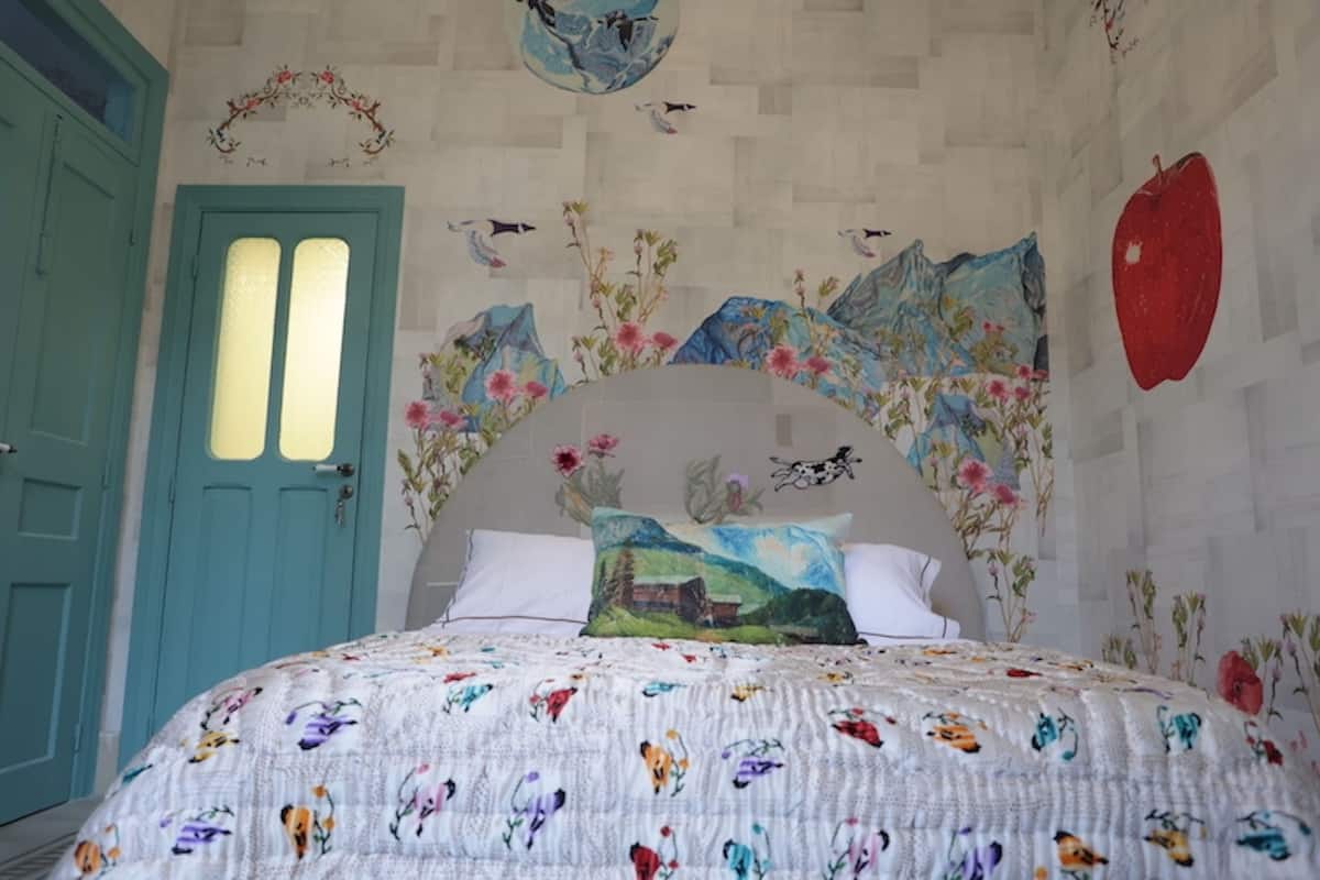 Deluxe kamer, 1 kingsize bed | Een kluis op de kamer, individueel gedecoreerd, individueel gemeubileerd