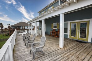 Terrace/patio - Crystal Comfort at Crystal Beach, Bolivar Peninsula (Crystal Beach)