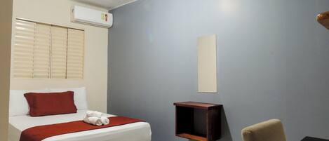 Phòng đôi Deluxe, 1 giường đôi | Truy cập Internet không dây miễn phí, bộ trải giường