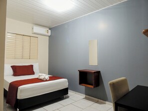 Chambre Double Deluxe, 1 lit double | Wi-Fi gratuit, draps fournis