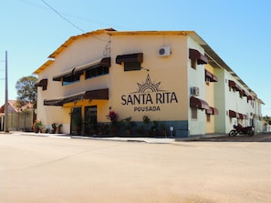 Fachada de la propiedad
