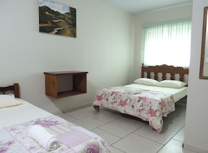 Chambre Triple Familiale | Wi-Fi gratuit, draps fournis