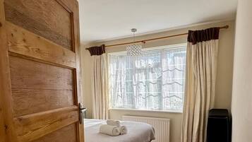 1 bedroom, desk, iron/ironing board, WiFi