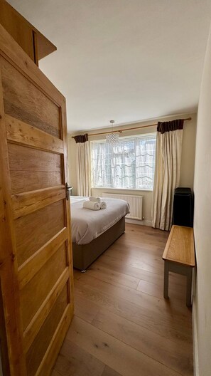 1 bedroom, desk, iron/ironing board, WiFi