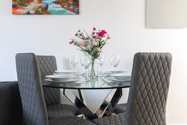 Dining - Skyvillion Apartments - Ascot Gardens Enfield - 2Bed House with Garden w/Parking (Greater London)