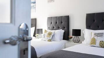 4 bedrooms, iron/ironing board, Internet, bed sheets