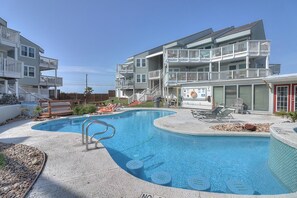 A heated pool - Heated swimming pool, hot tub and beach access! (Port Aransas)