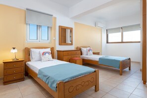 3 bedrooms, in-room safe, iron/ironing board, WiFi