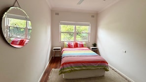 3 bedrooms - Conn's Cottage - short walk to the Country Club (South West Rocks)