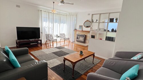 Conn's Cottage - short walk to the Country Club - Bring your own linen