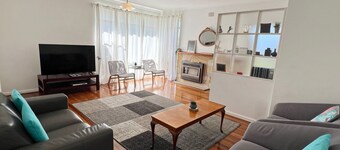 Conn's Cottage - short walk to the Country Club