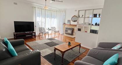 Conn's Cottage - short walk to the Country Club - Bring your own linen