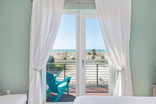 Relaxing, Spacious Gulf View Home, Steps to Beach