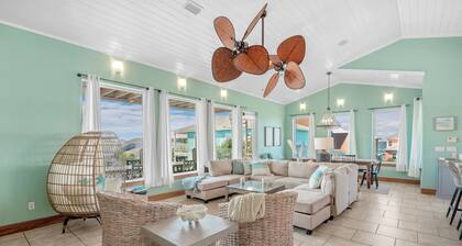 Wake Up to Emerald Gulf Views