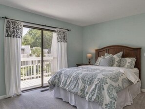 2 bedrooms, in-room safe, desk, iron/ironing board