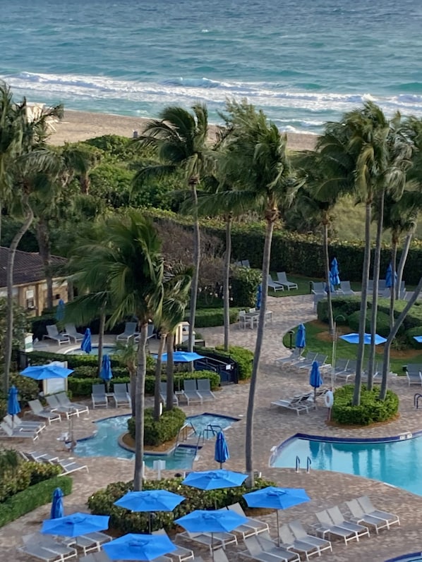 حمّام سباحة مُدفَّأ