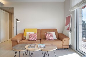 TV - Cozy apartment near the beach. Swimming pool (Zarautz)
