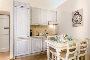 Fridge, microwave, oven, dishwasher - CASA GIUSTINA Smart Ground Floor Flat inside Lucca (Lucca)