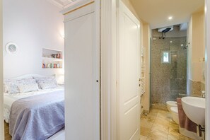 Shower, hair dryer, bidet, towels - CASA GIUSTINA Smart Ground Floor Flat inside Lucca (Lucca)
