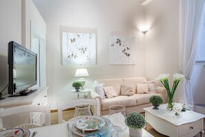 TV - CASA GIUSTINA Smart Ground Floor Flat inside Lucca (Lucca)