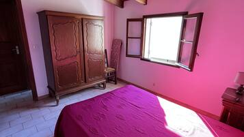 2 bedrooms, iron/ironing board