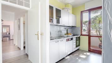 Kühlschrank, Mikrowelle, Ofen, Geschirrspüler