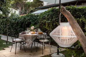 تناول الطعام بالخارج