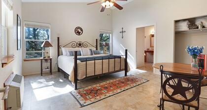 Moe and Joâs Haus I Pet Friendly I Canyon Lake